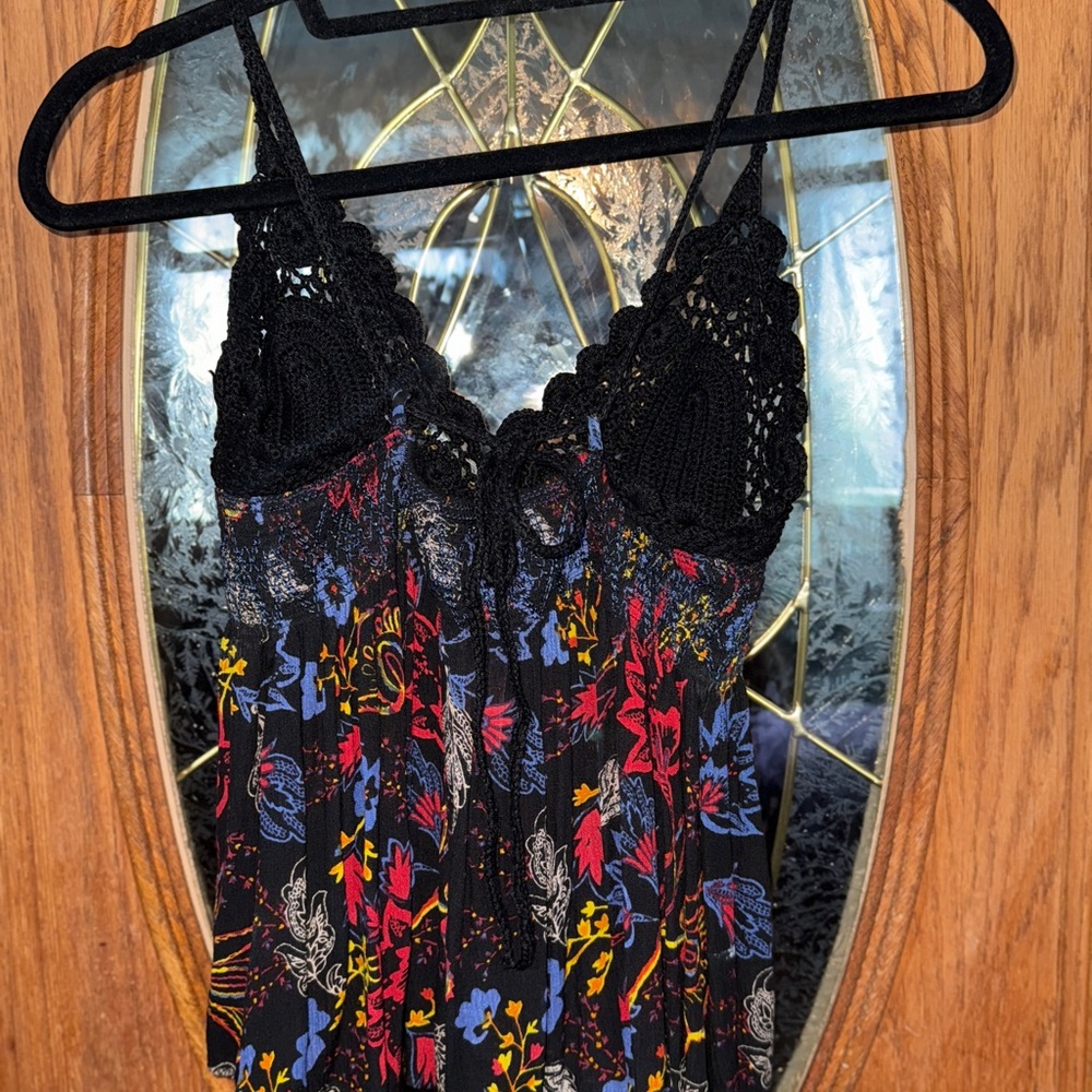 #446 Free People NWOT 🦄🦄🦄 Black Floral Adele Crochet Tank Top